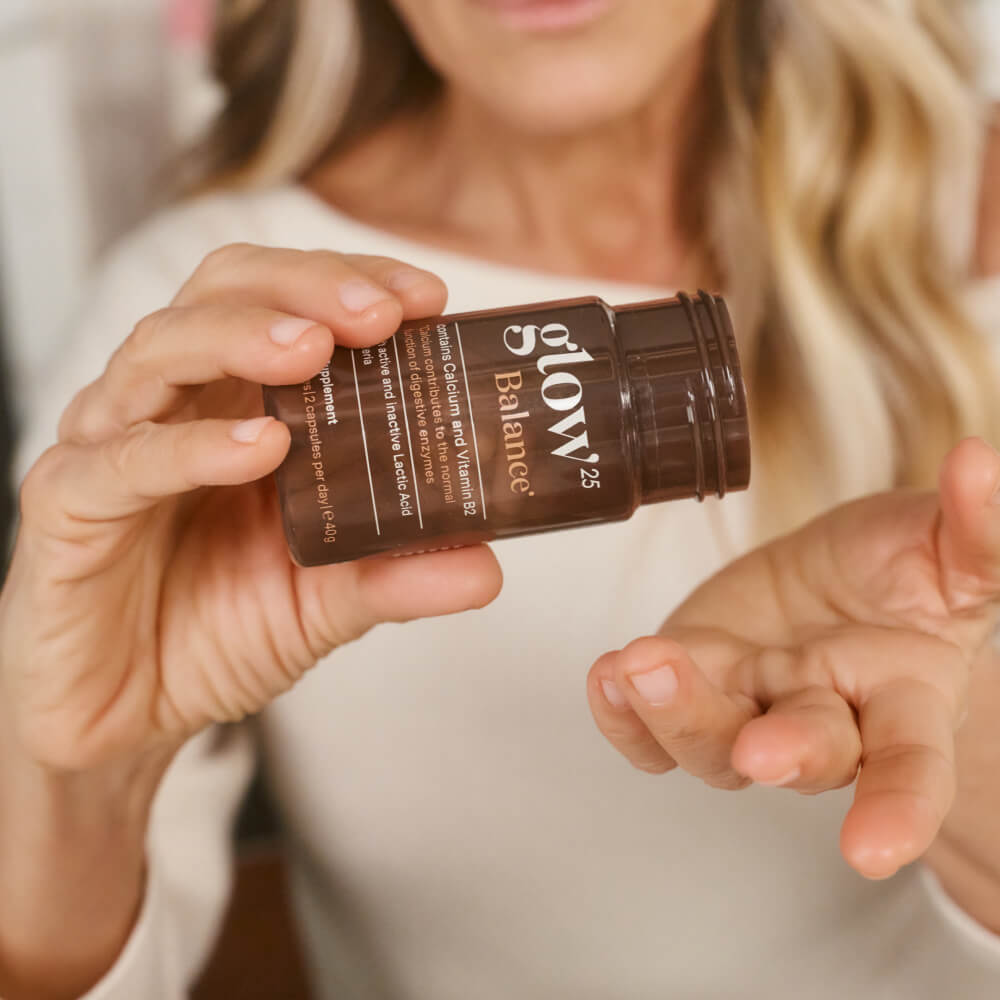 Sarah Jessica Parker taking the Glow25 probiotics capsules