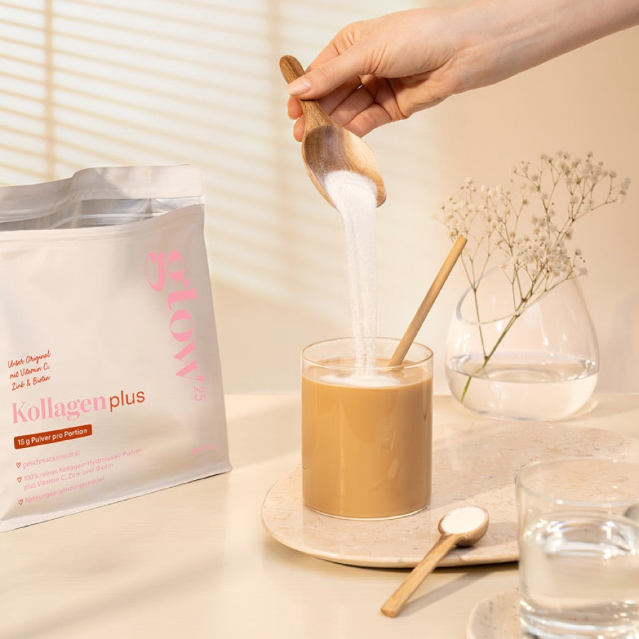 Collagen Plus wordt door een koffie geroerd